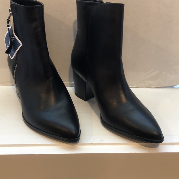 BRAND NEW MICHAEL KORS BLACK LEATHER BOOTIES W/TAGS - Picture 9 of 9